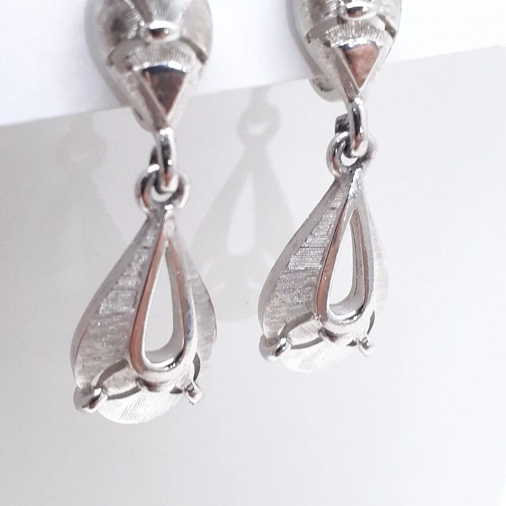 Vintage Crown Trifari Earrings Signed Clip On Silver Tone Dangle - Picture 6 of 16